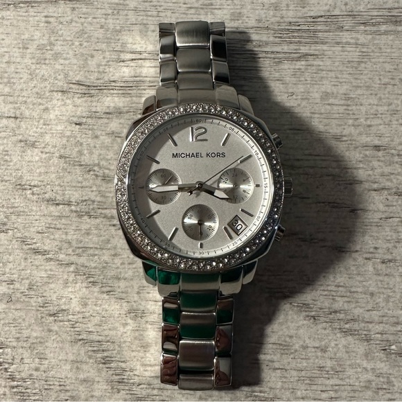Michael Kors Silver Watch with Crystals - Picture 1 of 7